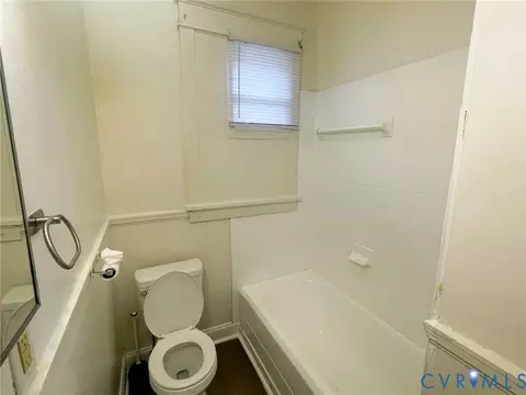 Bath - 2011 Ingram Ave, Richmond, VA 23224 photo 1 of 2