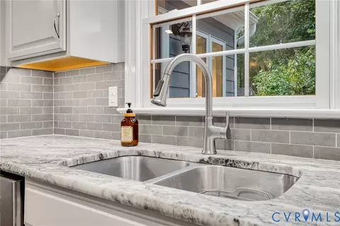 Kitchen - 2640 Chartstone Dr, Midlothian, VA 23113 photo 5 of 5