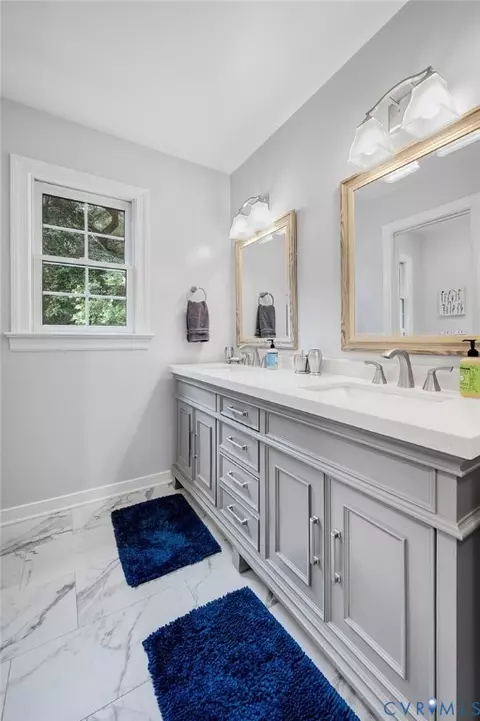 Bath - 2640 Chartstone Dr, Midlothian, VA 23113 photo 4 of 5