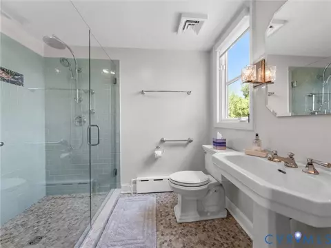 Bath - 1500 Chesapeake Ave, Hampton, VA 23661 photo 2 of 7