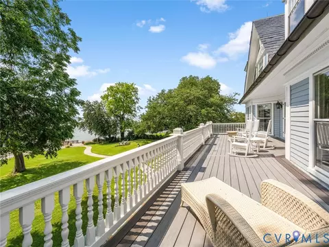 Exterior - 1500 Chesapeake Ave, Hampton, VA 23661 photo 5 of 27