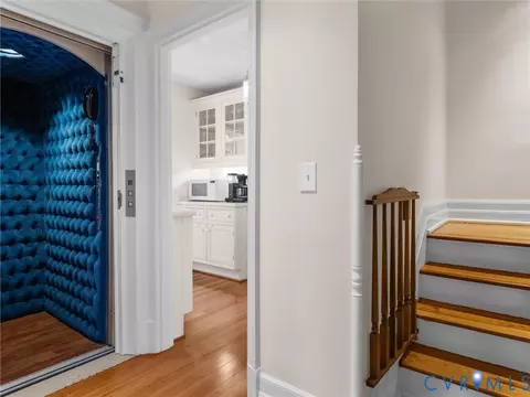 Entry Way - 1500 Chesapeake Ave, Hampton, VA 23661 photo 5 of 12