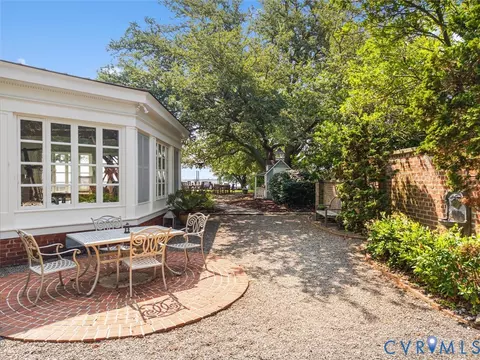 Exterior - 1500 Chesapeake Ave, Hampton, VA 23661 photo 11 of 27