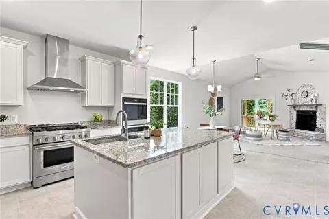 Kitchen - 199 Gibson St, Bumpass, VA 23024 photo 2 of 4