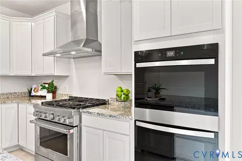Kitchen - 199 Gibson St, Bumpass, VA 23024 photo 4 of 4