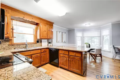 Kitchen - 2420 Olde Queen Ter, Midlothian, VA 23113 photo 4 of 5