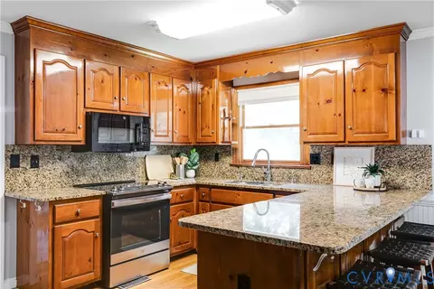 Kitchen - 2420 Olde Queen Ter, Midlothian, VA 23113 photo 2 of 5