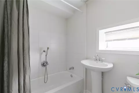 Bath - 3313 Cliff Ave, Richmond, VA 23222 photo 1 of 5