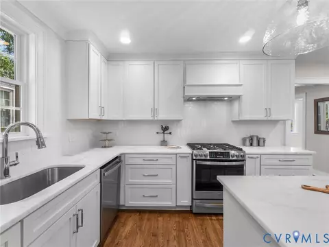 Kitchen - 906 Maple Ave, Richmond, VA 23226 photo 3 of 9