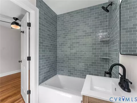 Bath - 906 Maple Ave, Richmond, VA 23226 photo 6 of 7