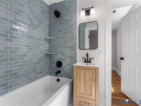 Bath - 906 Maple Ave, Richmond, VA 23226 photo 5 of 7
