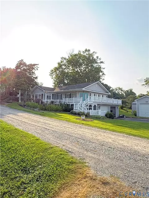 111 Marine Dr, Dunnsville, VA 22454