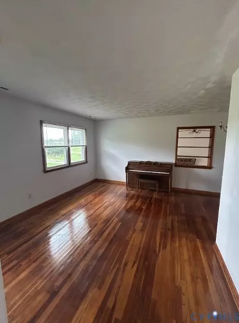 Living - 342 Brownsview Ln, Surry, VA 23883 photo 2 of 3