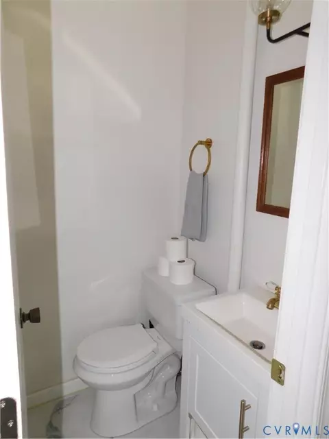 Bath - 214 Sinclair St, Norfolk, VA 23505 photo 2 of 3