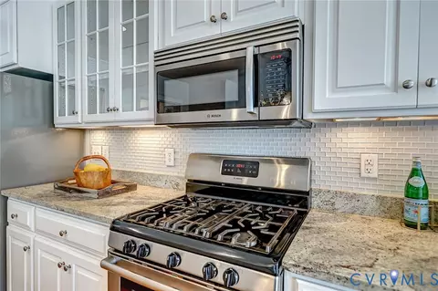 Kitchen - 2407 Stuart Ave, Richmond, VA 23220 photo 4 of 6