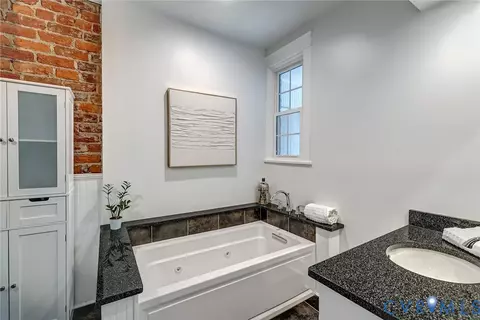 Bath - 2407 Stuart Ave, Richmond, VA 23220 photo 2 of 4