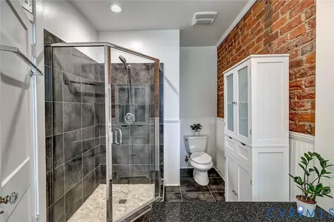 Bath - 2407 Stuart Ave, Richmond, VA 23220 photo 3 of 4