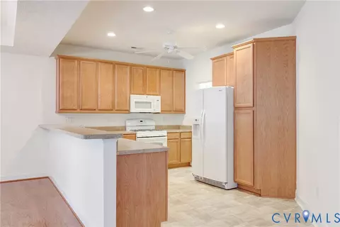 Kitchen - 425 Dunlin Ct, Midlothian, VA 23114 photo 5 of 5