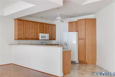 Kitchen - 425 Dunlin Ct, Midlothian, VA 23114 photo 1 of 5