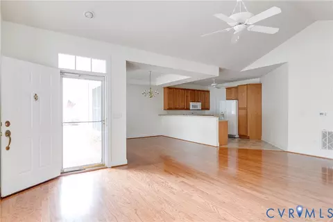 Living - 425 Dunlin Ct, Midlothian, VA 23114 photo 5 of 6