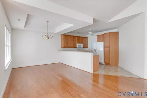 Living - 425 Dunlin Ct, Midlothian, VA 23114 photo 6 of 6