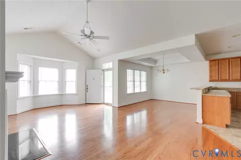 Living - 425 Dunlin Ct, Midlothian, VA 23114 photo 1 of 6