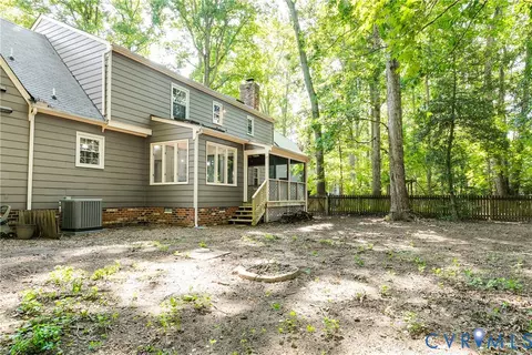 Exterior - 5808 Oak Knoll Rd, Midlothian, VA 23112 photo 5 of 7