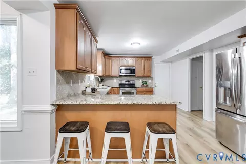 Kitchen - 5808 Oak Knoll Rd, Midlothian, VA 23112 photo 2 of 4