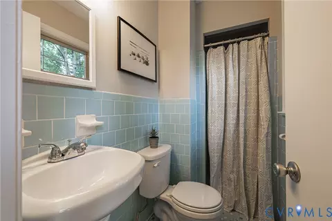 Bath - 4810 Darlene St, Richmond, VA 23237 photo 3 of 3