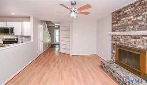 Living - 7731 Flag Tail Dr, Midlothian, VA 23112 photo 2 of 7