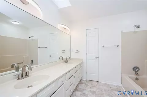 Bath - 7731 Flag Tail Dr, Midlothian, VA 23112 photo 4 of 4