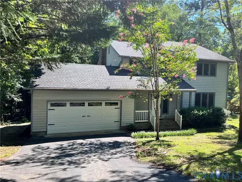 Exterior - 7731 Flag Tail Dr, Midlothian, VA 23112 photo 10 of 12