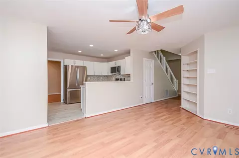 Living - 7731 Flag Tail Dr, Midlothian, VA 23112 photo 3 of 7