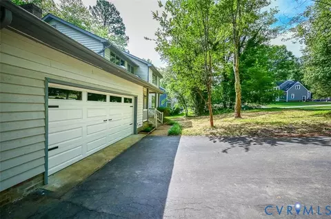 Exterior - 7731 Flag Tail Dr, Midlothian, VA 23112 photo 9 of 12