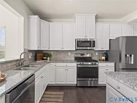 Kitchen - 16866 White Daisy Loop, Moseley, VA 23120 photo 3 of 6