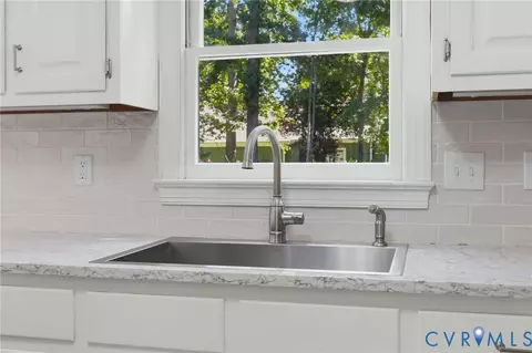 Kitchen - 2311 Castle Hill Rd, Midlothian, VA 23113 photo 4 of 4