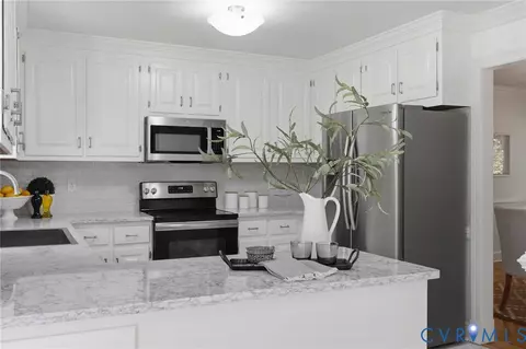 Kitchen - 2311 Castle Hill Rd, Midlothian, VA 23113 photo 2 of 4