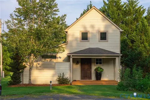 24 Knoll Ln, Nellysford, VA 22958