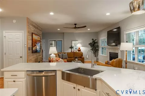 Kitchen - 14100 Rigney Dr, Midlothian, VA 23113 photo 5 of 6