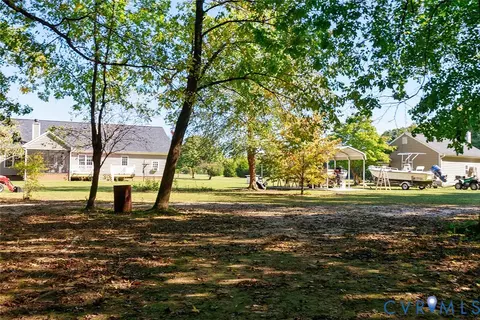 Exterior - 888 Beaverdam Rd, Spring Grove, VA 23881 photo 5 of 9