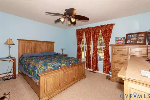 Bedroom - 888 Beaverdam Rd, Spring Grove, VA 23881 photo 2 of 5
