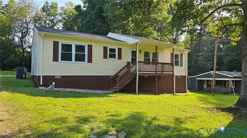 915 2nd St, Blackstone, VA 23824