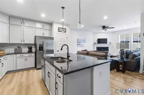 18751 Palisades Rdg, Moseley, VA 23120