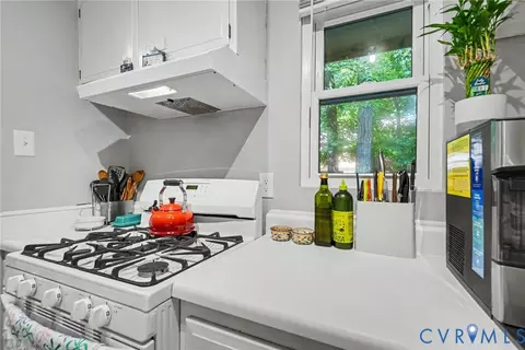 Kitchen - 11765 N Briar Patch Dr, Midlothian, VA 23113 photo 2 of 3
