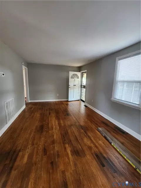 Living - 1404 Carter St, Richmond, VA 23220 photo 1 of 3