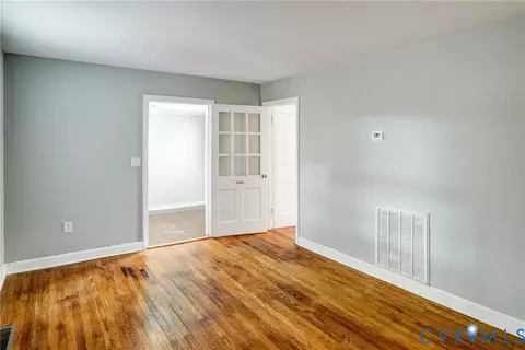 Living - 1404 Carter St, Richmond, VA 23220 photo 2 of 4