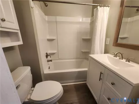 Bath - 1404 Carter St, Richmond, VA 23220 photo 1 of 3