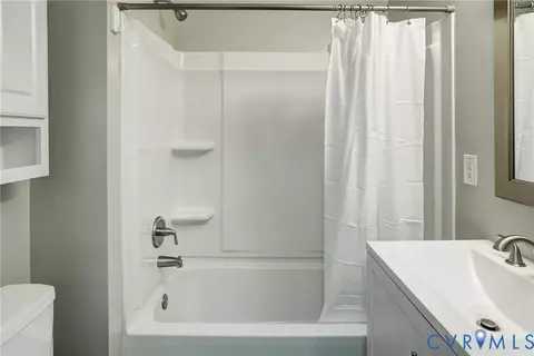 Bath - 1404 Carter St, Richmond, VA 23220 photo 1 of 1
