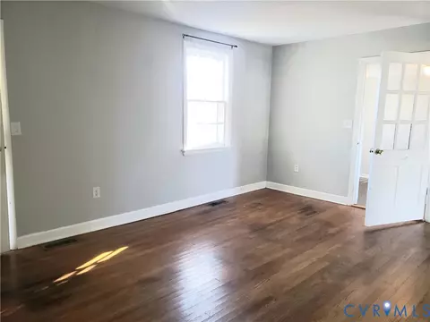 Living - 1404 Carter St, Richmond, VA 23220 photo 2 of 3