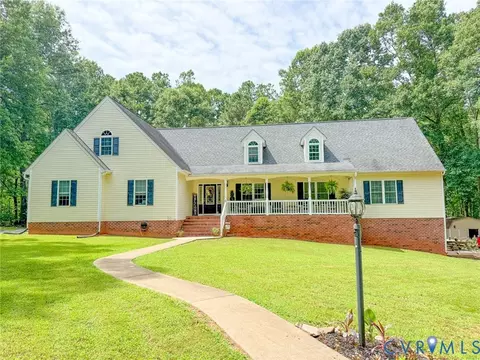 6082 Hungarytown Rd, Blackstone, VA 23824